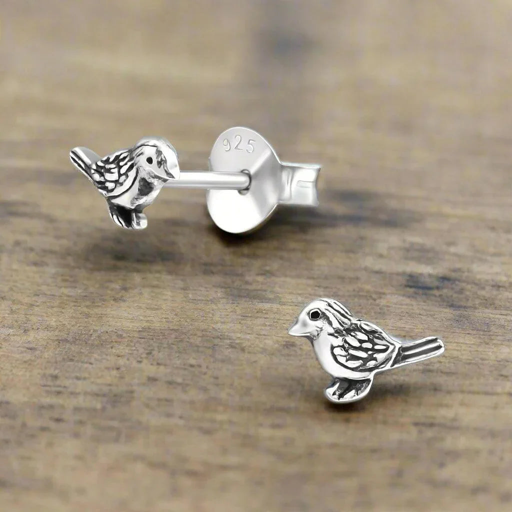 Tips for Quality Sterling Silver: A Guide to 925 Sterling Silver Earrings - Crumble and Core